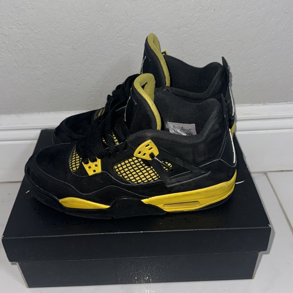 Yellow thunders,jordan 4s - Picture 4 of 5